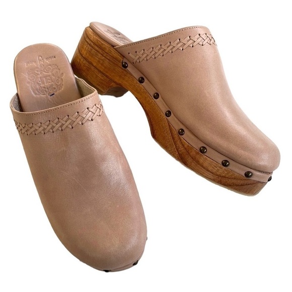 Like New ELF Leather Malibu Clogs - Picture 1 of 11